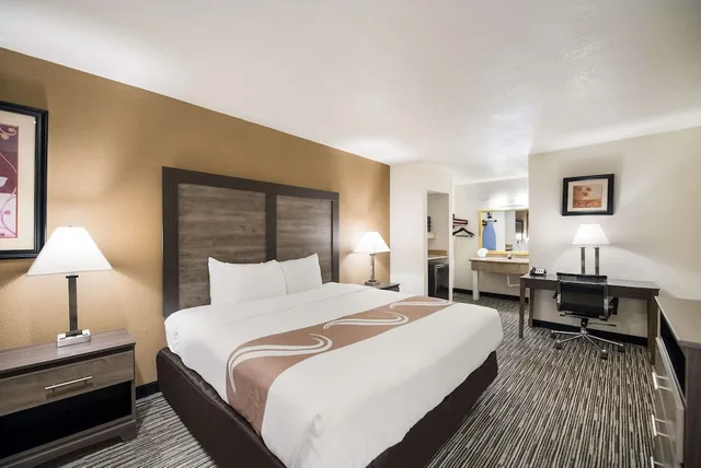 غرفة بسرير كينج للمدخنين، Quality Inn Suites Lufkin 5/5