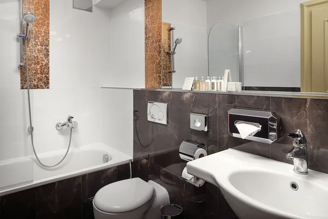 غرفة بسرير كينج، The Charles Hotel 4/4
