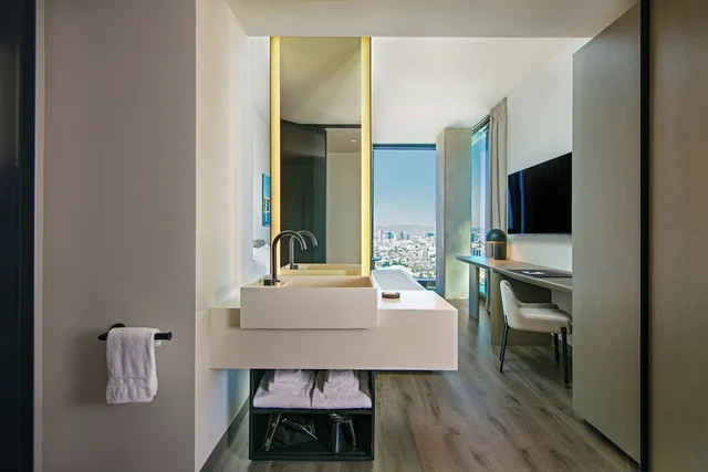غرفة بسرير كينج مع أريكة، AC Hotel Downtown Los Angeles 3/3