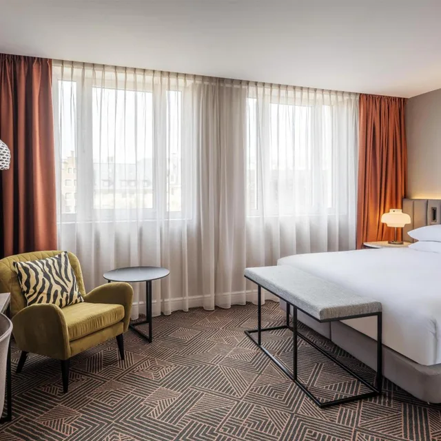 غرفة بسرير كينج وسرير كوين، Hilton Brussels Grand Place 6/8