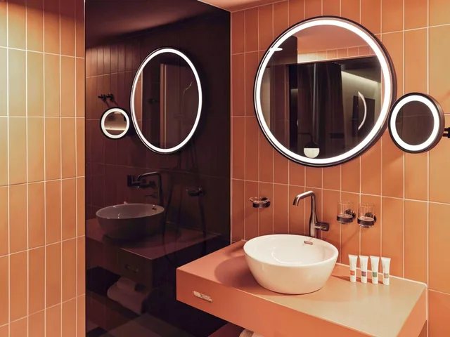 غرفة كلاسيكية بسرير كينج وسرير كوين، Swissotel Kursaal Bern 6/8