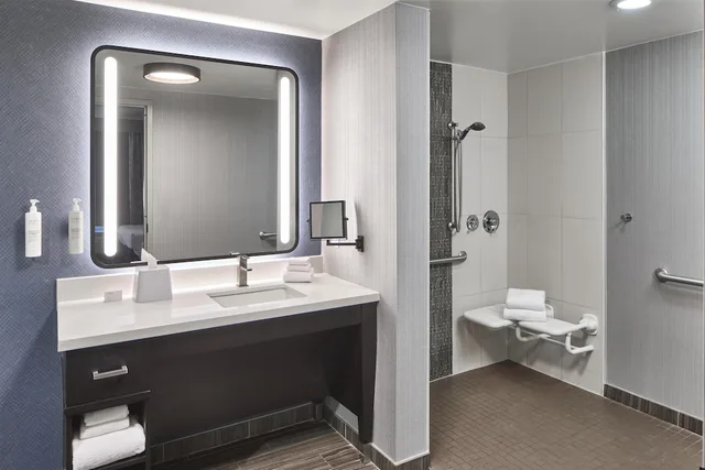 غرفة بسرير كينج لذوي الإعاقة، Homewood Suites by Hilton Savannah Historic District/Riverfront 3/3