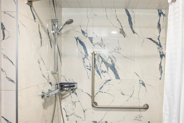 غرفة بسرير كينج لذوي الإعاقة، Quality Inn Suites Levis 4/4