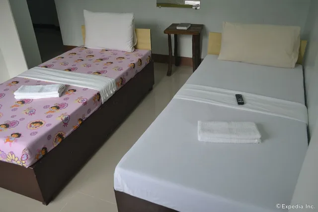 غرفة قياسية بسريرين منفصلين، Pearl Suites 1/3