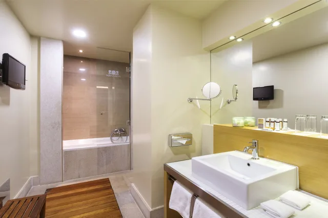 Junior Suite, Triple, 1 King and 1 Single Beds, Urban View، GDM MEGARON HISTORICAL MONUMENT HOTEL 2/2