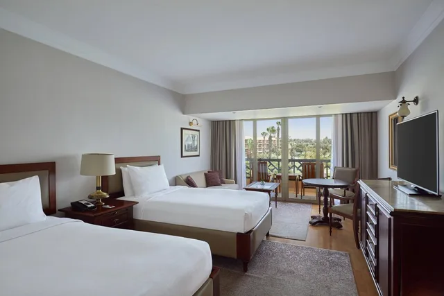 Deluxe, Twin Beds, Partial Pyramids View، Marriott Mena House Cairo 1/3