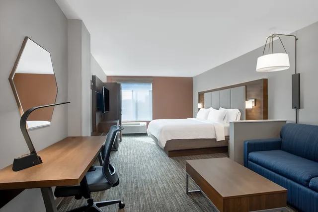 غرفة قياسية بسرير كينج مع أريكة، Holiday Inn Express Hotel Suites Clinton 3/7