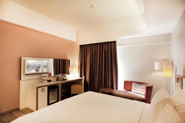غرفة سوبيريور بسرير مزدوج، Mercure Padang 1/8