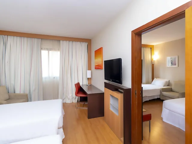 غرفة سوبيريور بثلاثة أسرّة، Novotel Campo Grande 1/3