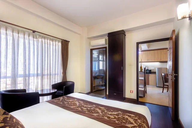 شقة بريميوم بسرير كوين بحوض استحمام، Suite Homes 2/7