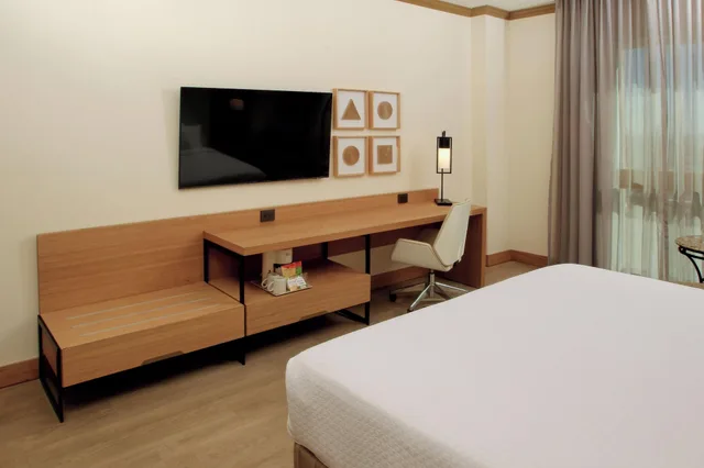 غرفة قياسية بسريرين مزدوجين مع دخول صالة النادي، Crowne Plaza Torreon 5/8
