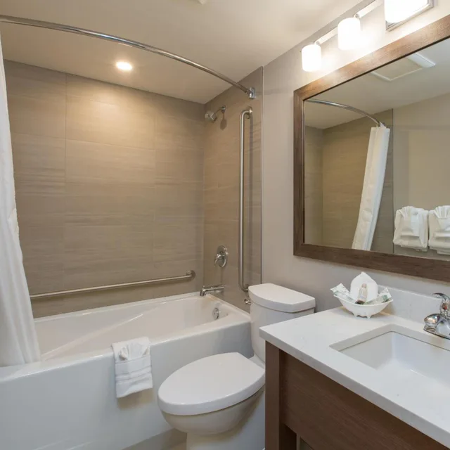 غرفة بسرير مزدوج، Embassy Inn 4/9