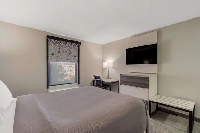 جناح بسرير كوين، Quality Inn and Suites Aiken, SC 1/2