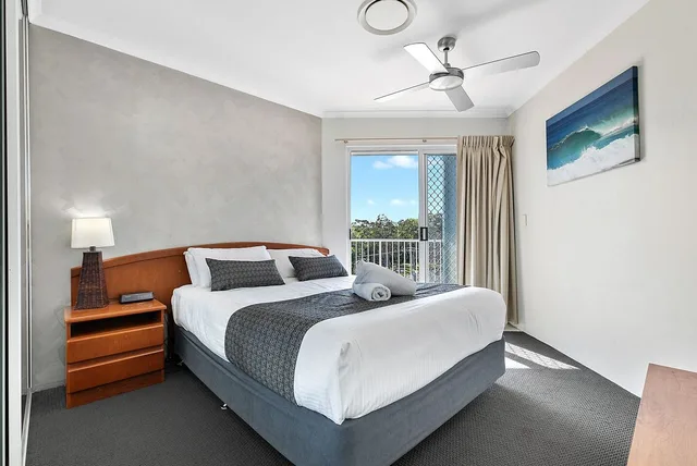 3 Bedrooms, Superior, Apartment, King and Twin Beds, Queen Bed, Top Floor, WHITE CREST LUXURY APARTMENTS 1/4