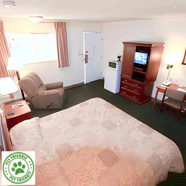 غرفة بسرير كينج يُسمح فيها بالحيوانات الأليفة، Gateway Inn 4/10