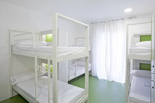 سكن مشترك مختلط قياسي بأسرّة بطابقين بحمام مشترك، Sant Jordi Hostel Gracia 1/3