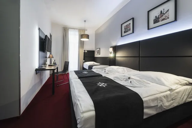 غرفة قياسية ثلاثية بسرير مزدوج وسرير فردي، Hotel Noir 3/9