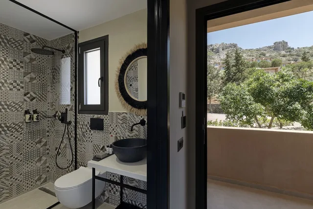 غرفة قياسية بسرير كوين بشرفة، The Nest Resort 3/3