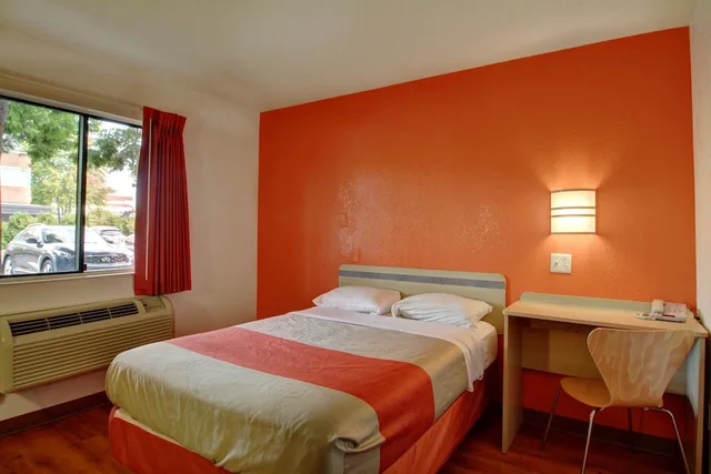 غرفة قياسية بسرير كوين للمدخنين، Motel6 Wethersfield, CT - Hartford 4/9