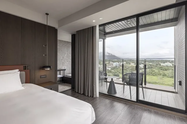Serenity, Junior Suite, Superior, Executive, King Bed, Ocean View, Building، Lakeshore Hotel Hualien Taroko 1/4