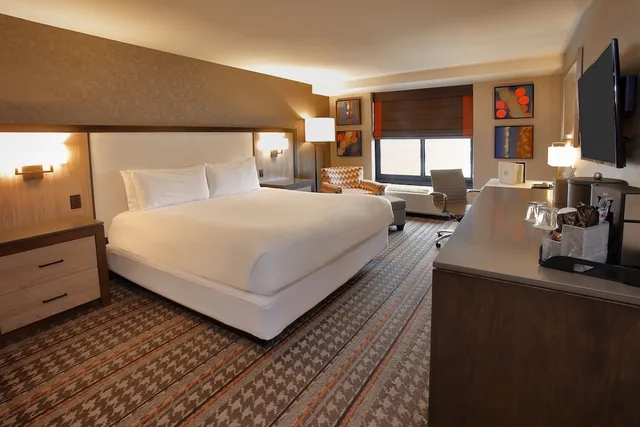 Deluxe, King Bed, Blue Chip Tower، Blue Chip Casino Hotel And Spa 1/3