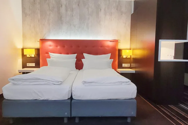 Room, Twin Beds, Kitchenette, Garner Berlin - Mitte, an IHG Hotel 1/3