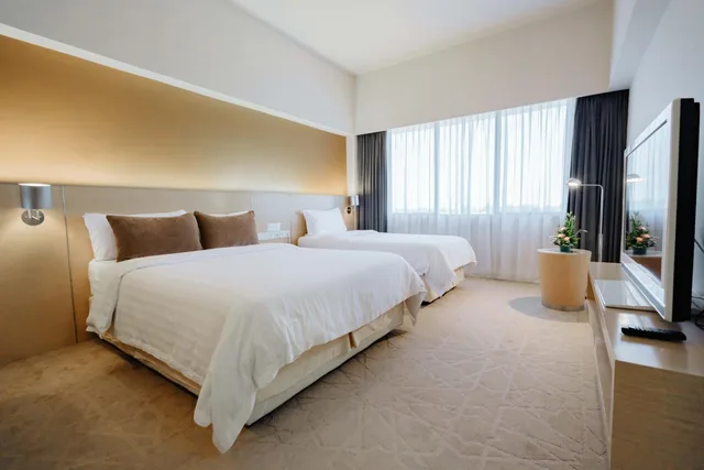 Deluxe, Family, 1 King and 1 Single Beds, Raia Hotel Kota Kinabalu 2/2