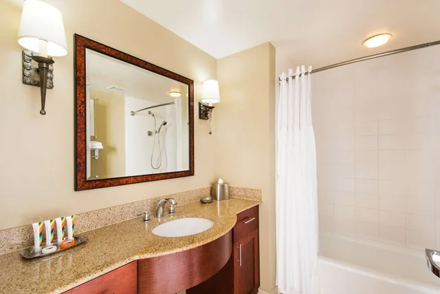 2 Bedrooms, Lagoon, Tower, Suite, Ocean View، Hilton Grand Vacations Club at Hilton Hawaiian Village 7/7