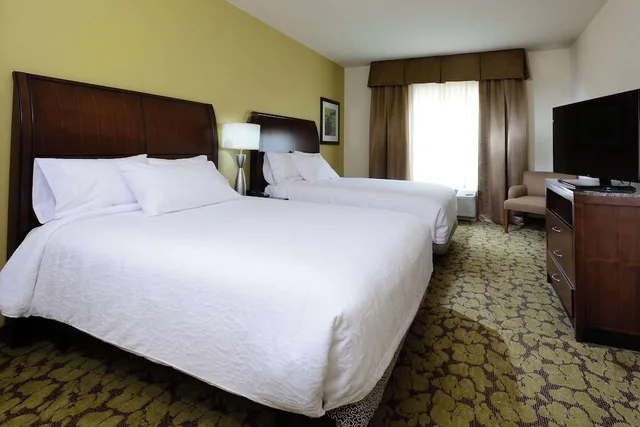 جناح بسريرين كوين لذوي الإعاقة، Hilton Garden Inn Greensboro Airport 3/9