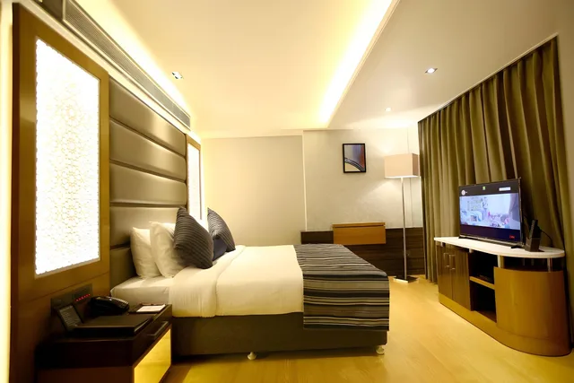 جناح، Regenta Central The Crystal 1/1