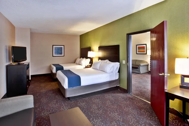 جناح بسريرين، Holiday Inn Express Hotel Suites Woodhaven 2/3