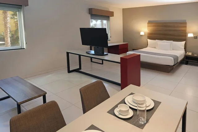 جناح بسرير كوين مع أريكة، City Express Plus by Marriott Cabo San Lucas 3/4