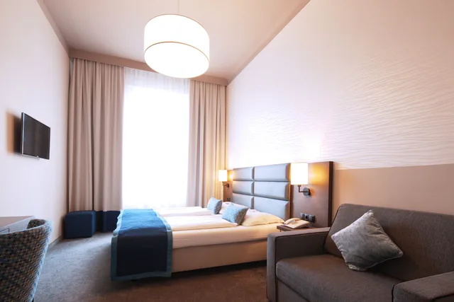 غرفة سوبيريور ثلاثية بسريرين منفصلين مع أريكة، HOTEL DREI KRONEN VIENNA CITY 4/10