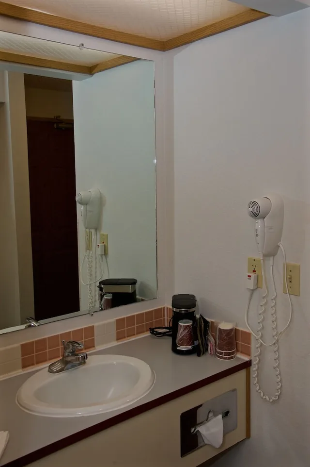 Standard, 2 Queen Beds, King Oscar Motel 9/10