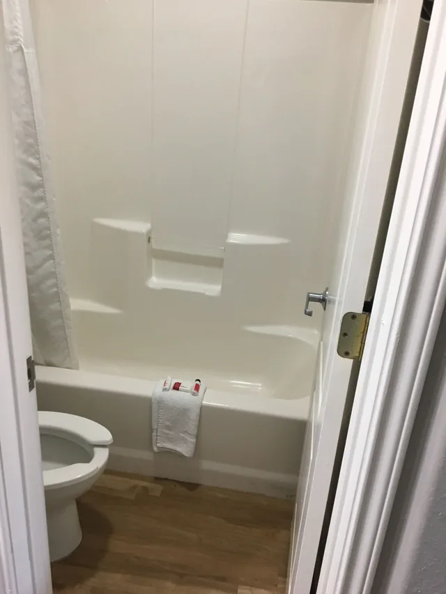 غرفة بسريرين كوين، Super 8 by Wyndham San Antonio Near Fort Sam Houston 3/3