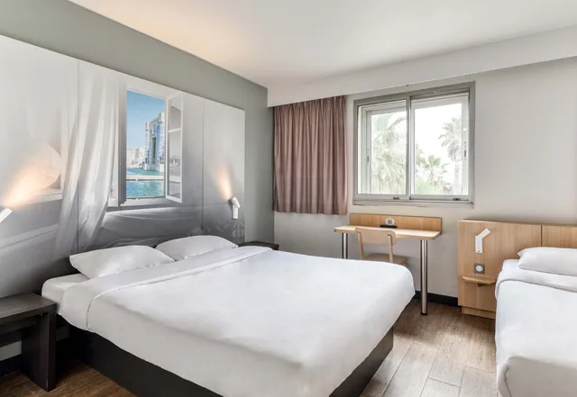 Room, Triple, Accessible, B&B Hotel Montpellier Vendargues 1/3