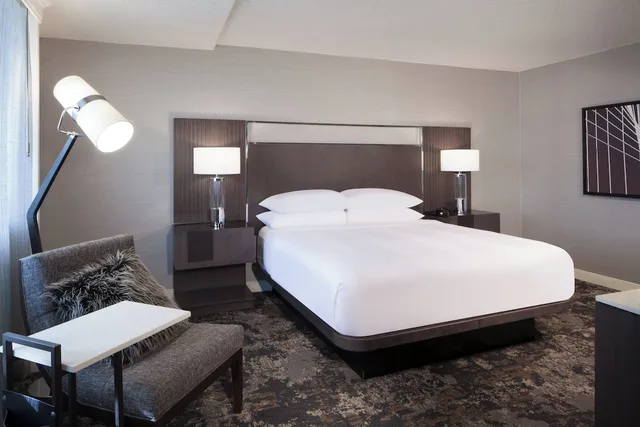 غرفة ركنية بسرير كينج بشرفة بإطلالة، Dallas Fort Worth Airport Marriott 4/6