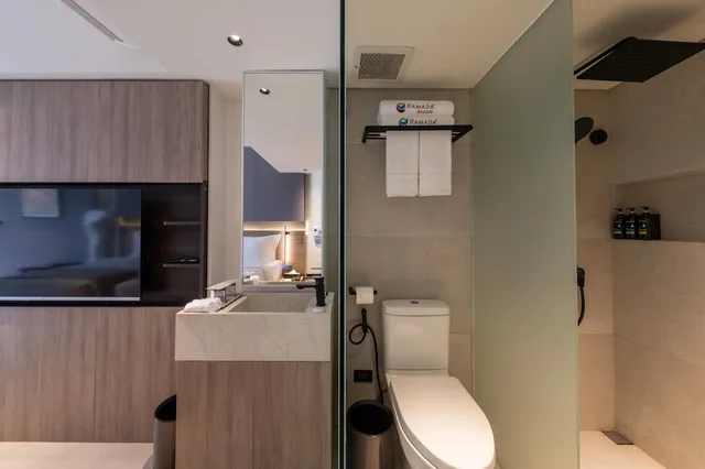 Deluxe, Twin Beds, Ramada Encore by Wyndham Boracay White Beach 4/4