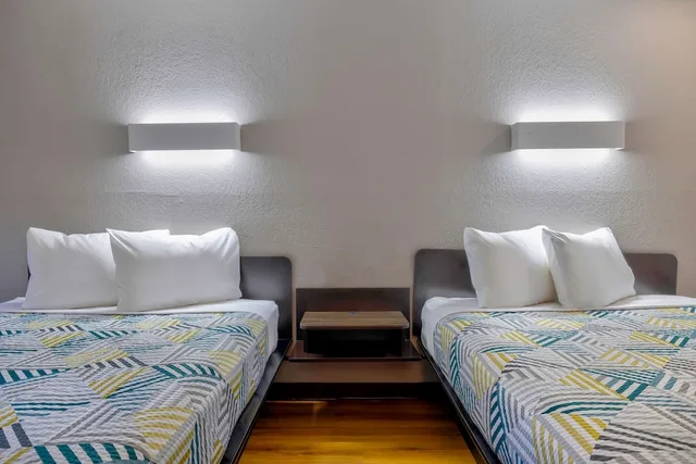 2 Queen Beds - Non-Smoking, Micfridge، Motel6 Little Rock, AR - South 1/6