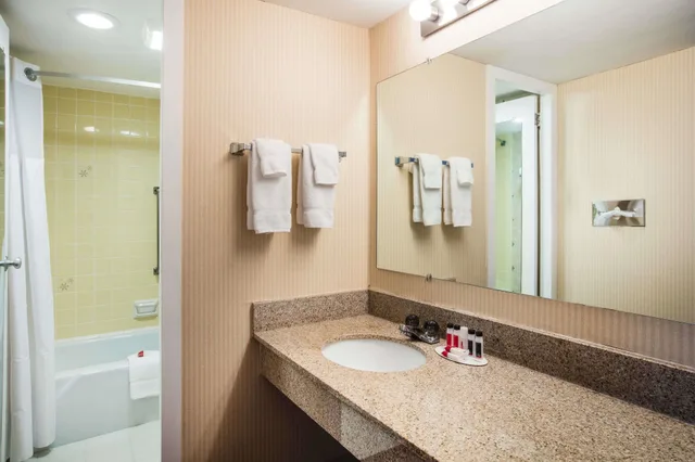 غرفة ديلوكس بسريرين كوين، Ramada by Wyndham Ligonier 3/3