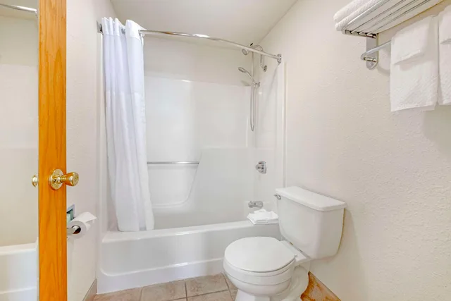 Suite, King Bed, Quality Inn Ashland Lake Superior 2/2