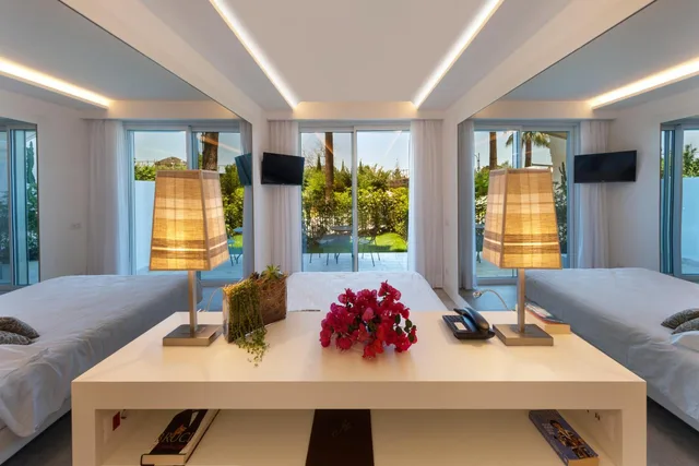 غرفة بسرير مزدوج أو سريرين منفصلين بشرفة، Hotel Alpha 9/10