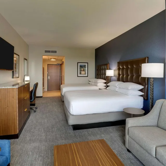 Deluxe, 2 Queen Beds, Fireworks View, Sofa، Drury Plaza Hotel Orlando - Disney Springs Area 1/7