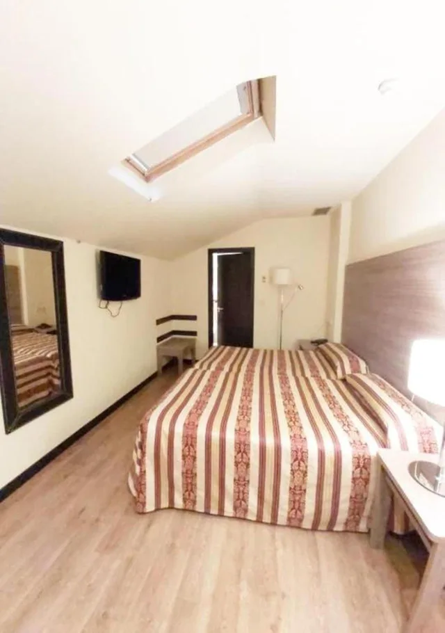 Room, Double or Twin Bed, Attic، Centro Los Braseros 2/4