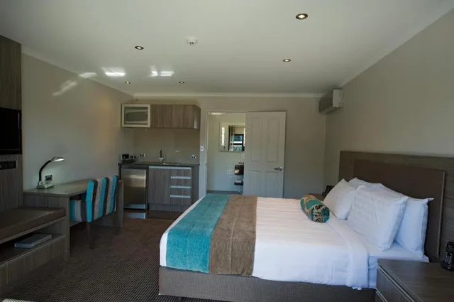 جناح بريميير، Best Western Ellerslie International 1/3