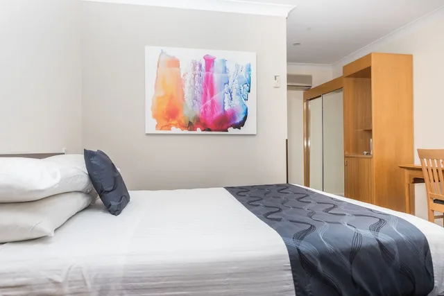 غرفة تنفيذية بسرير كوين، West End Motor Lodge 3/10