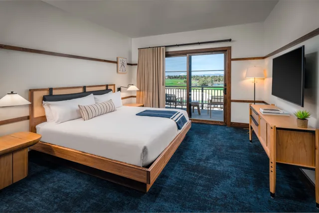 Standard, King Bed, Resort View، Juniper Preserve 1/4