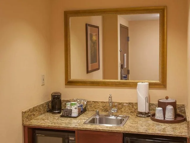 Studio, King Bed, Sofa, Accessible, Hampton Inn Suites Stillwater 5/7