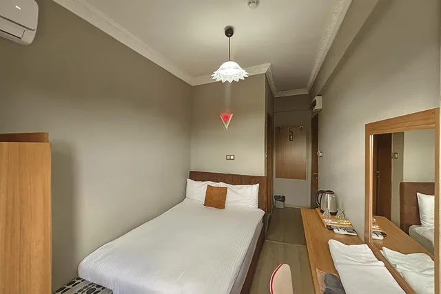 غرفة مفردة، Biter Hotel 5/11