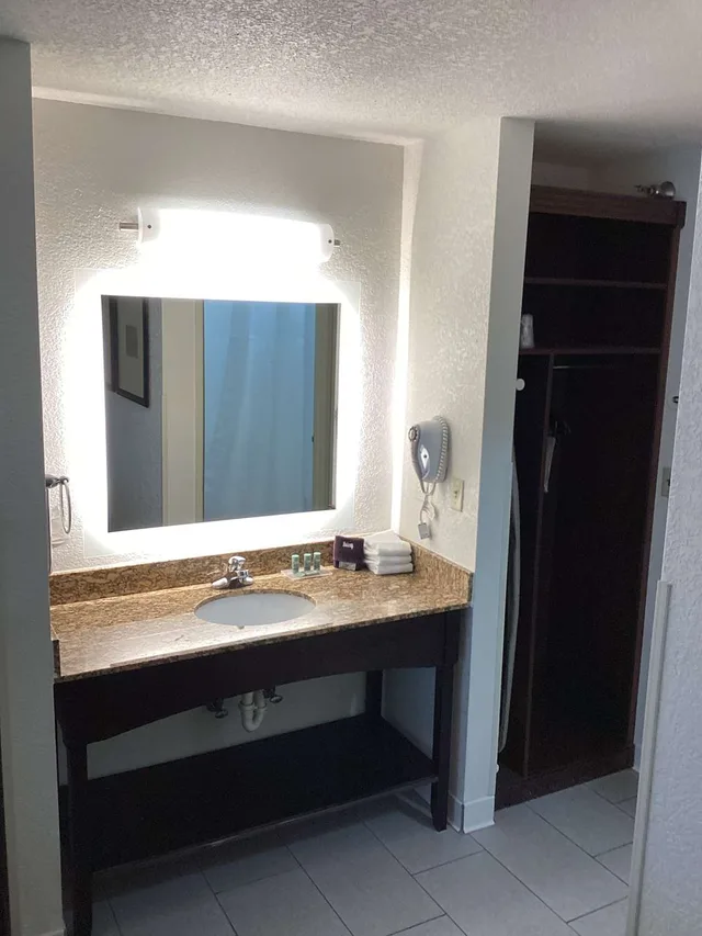غرفة بسريرين كوين لذوي الإعاقة، Best Western Celina 8/8